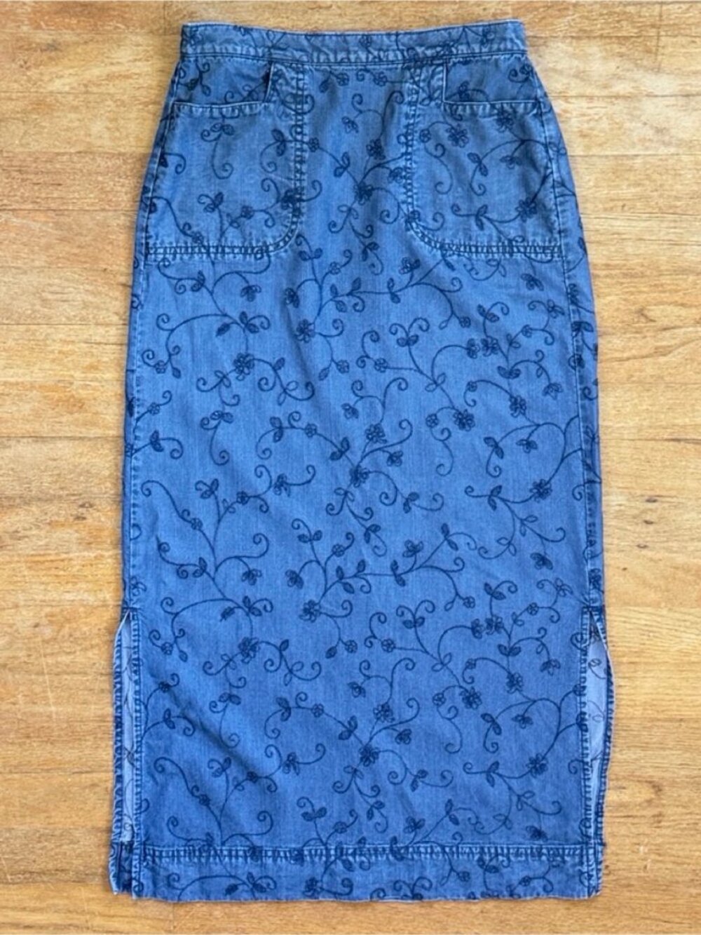 Vintage Floral Embroidered Tencel Chambray Blue Maxi Skirt Size Medium 28-29" Wa